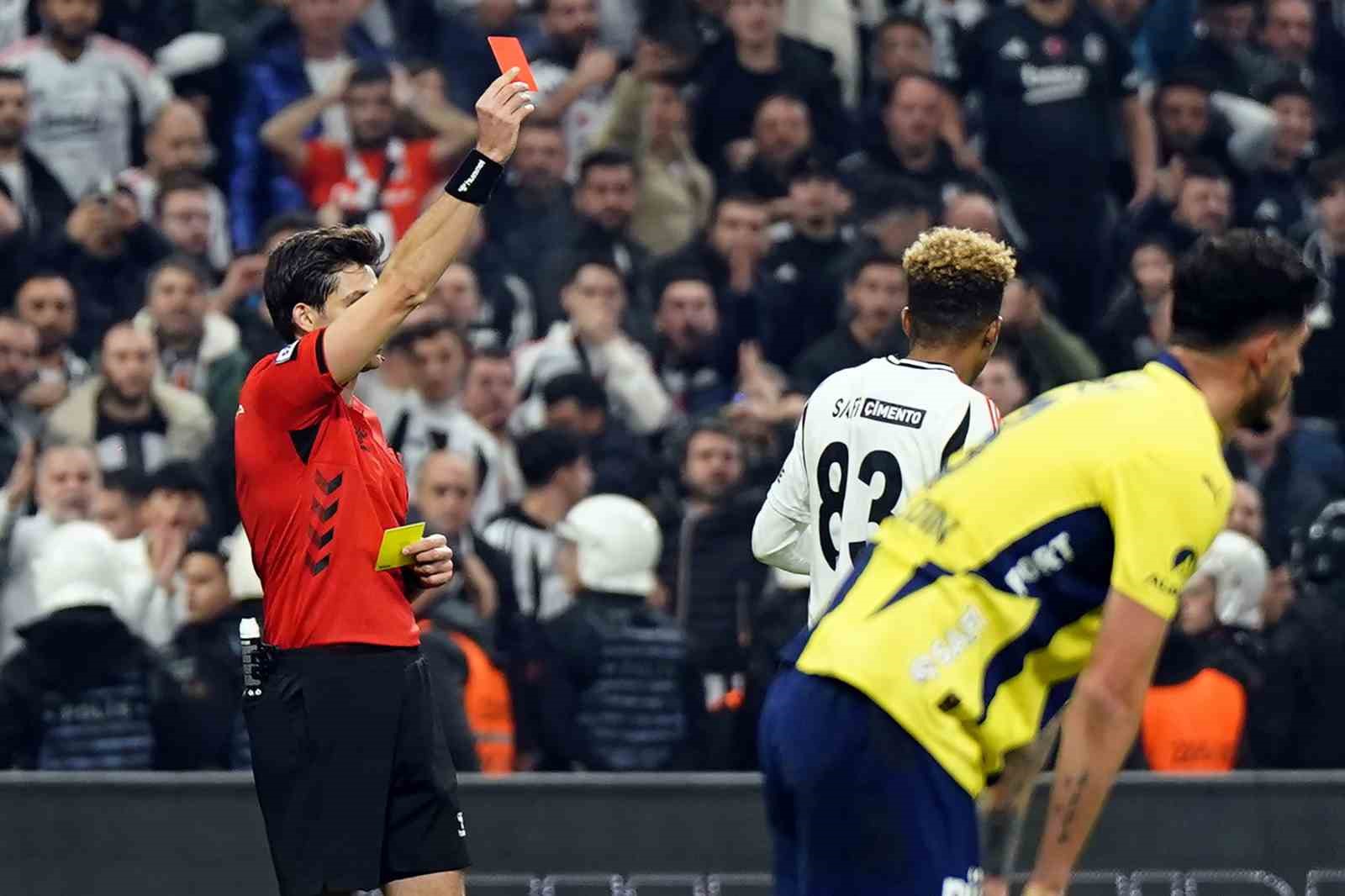 Beşiktaş ile Fenerbahçe arasındaki son 50 derbide 34 kırmızı kart çıktı 4 besiktas ile fenerbahce arasindaki son 50 derbide 34 kirmizi kart cikti 0 wqKlnpIy