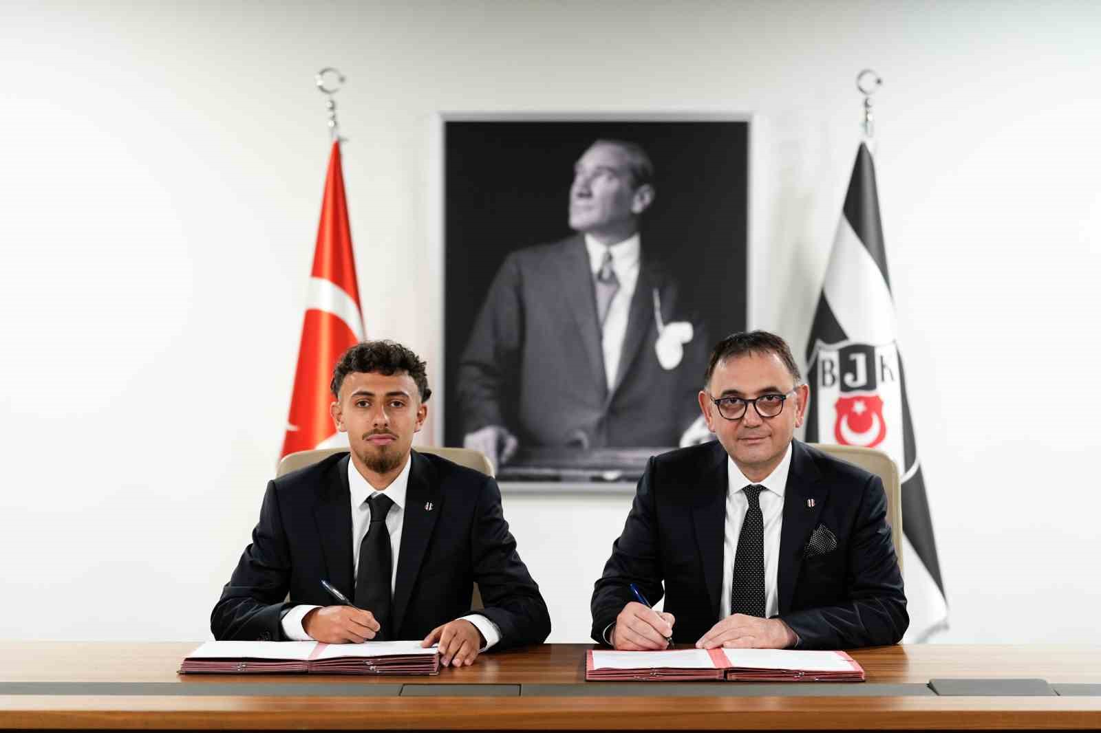 Beşiktaş, İlhan Fakılı ile 4 yıllık sözleşme imzaladı 6 besiktas ilhan fakili ile 4 yillik sozlesme imzaladi 2 NYnFvBAu
