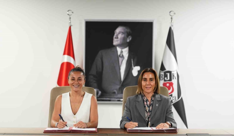 besiktas-kadin-futbol-takimi-didem-karagence-emanet-NHEebEjD.jpg