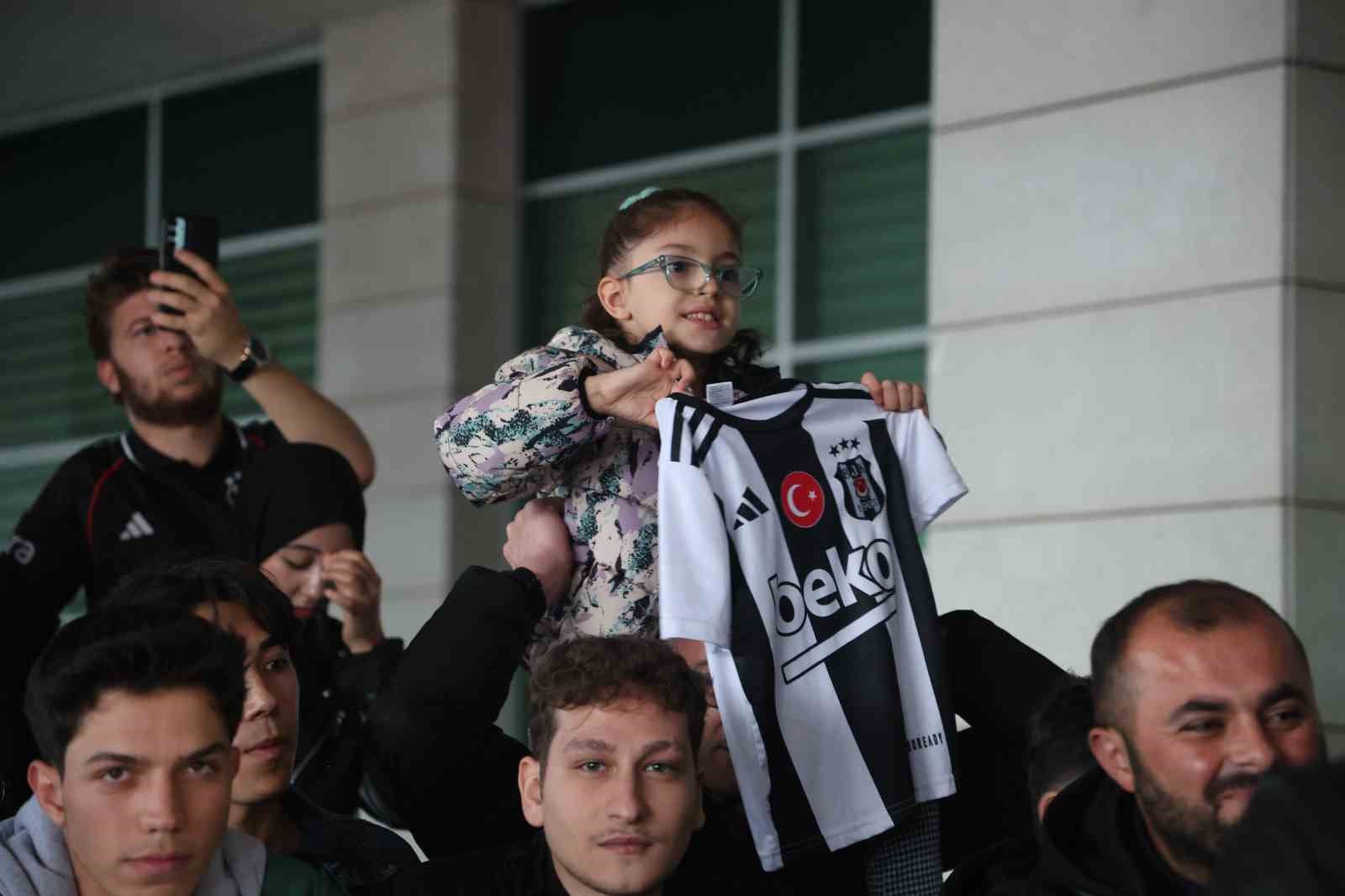 besiktas kafilesi konyaya geldi 1 Kp1SnYE2