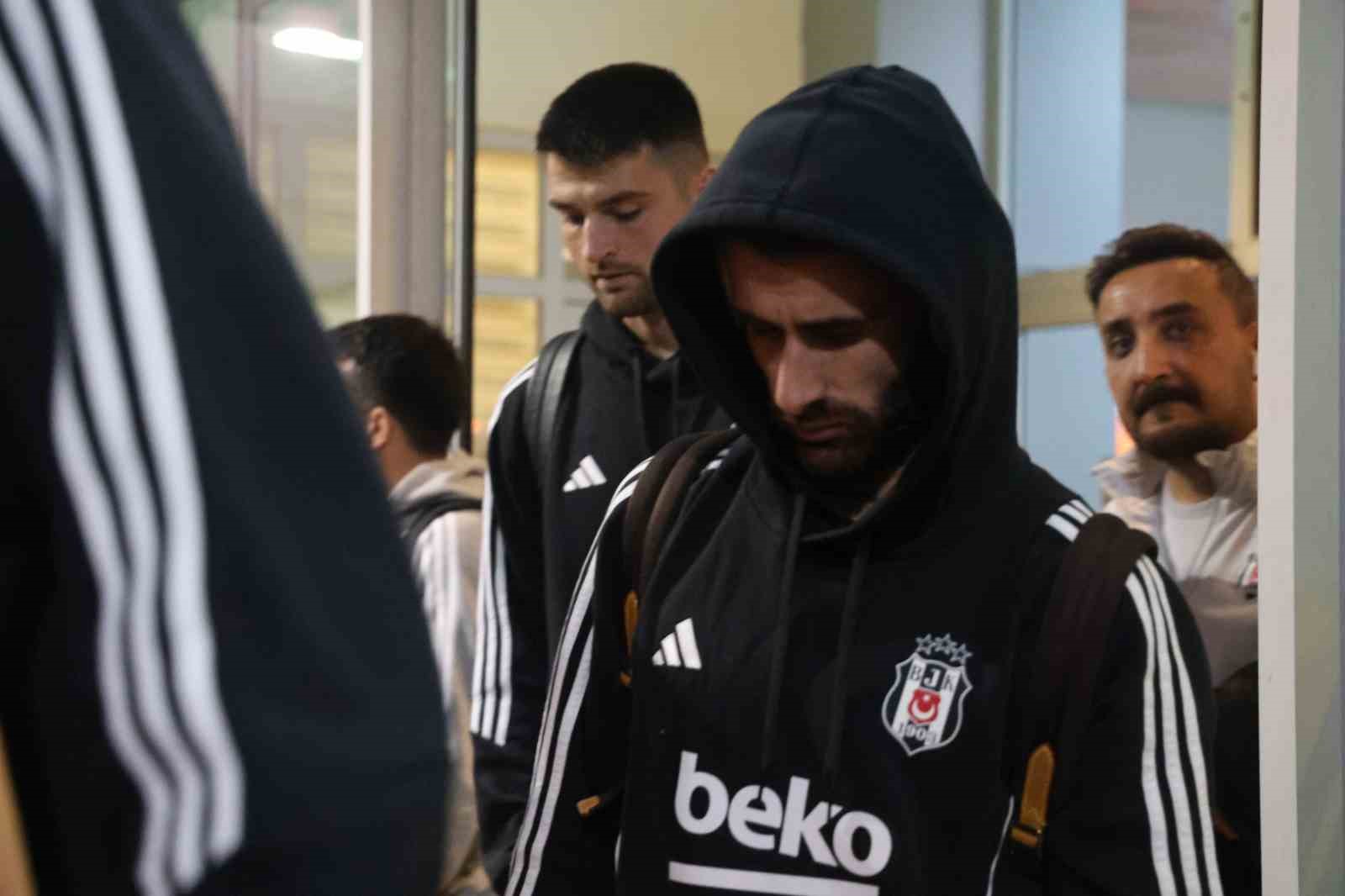 besiktas kafilesi konyaya geldi 5 Dmy636DV