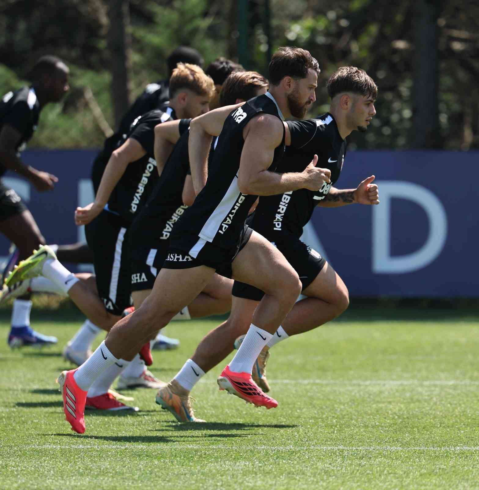 Beşiktaş, Midtjylland maçı hazırlıklarını sürdürdü 6 besiktas midtjylland maci hazirliklarini surdurdu 2 a2Lp6Mw2