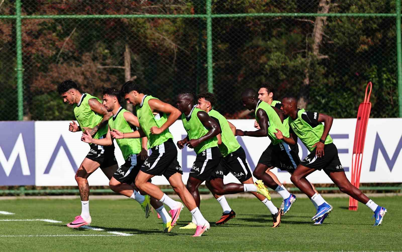 Beşiktaş, Midtjylland maçı hazırlıklarını sürdürdü 7 besiktas midtjylland maci hazirliklarini surdurdu 3 UGHmiYiJ