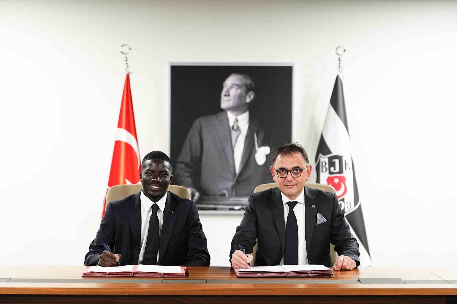 Beşiktaş, Ouattara ile 4 yıllık sözleşme imzaladı 4 besiktas ouattara ile 4 yillik sozlesme imzaladi 0 9TYjwy67