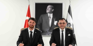 besiktas-salih-ozcan-ile-31-yillik-sozlesme-imzaladi-qRf4kx7O.jpg