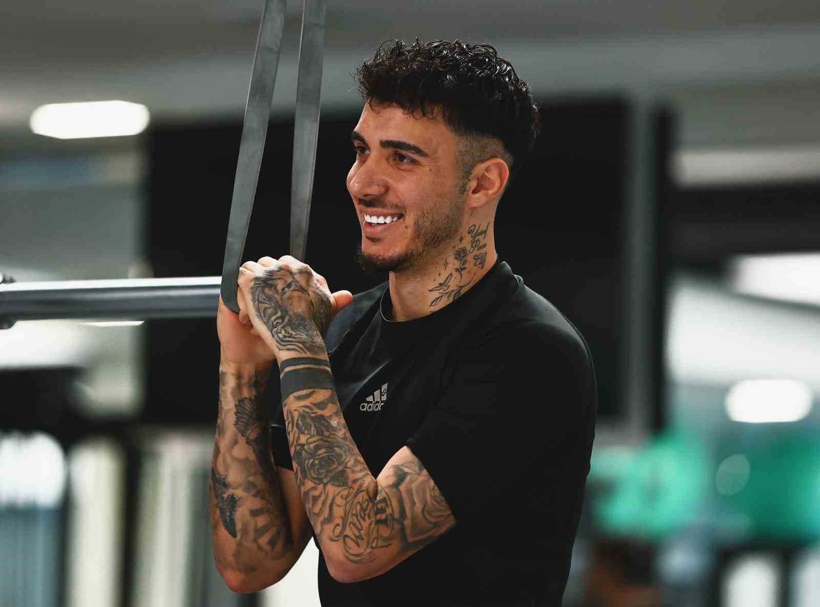 besiktas salonda calisti 1 5vQkWTah