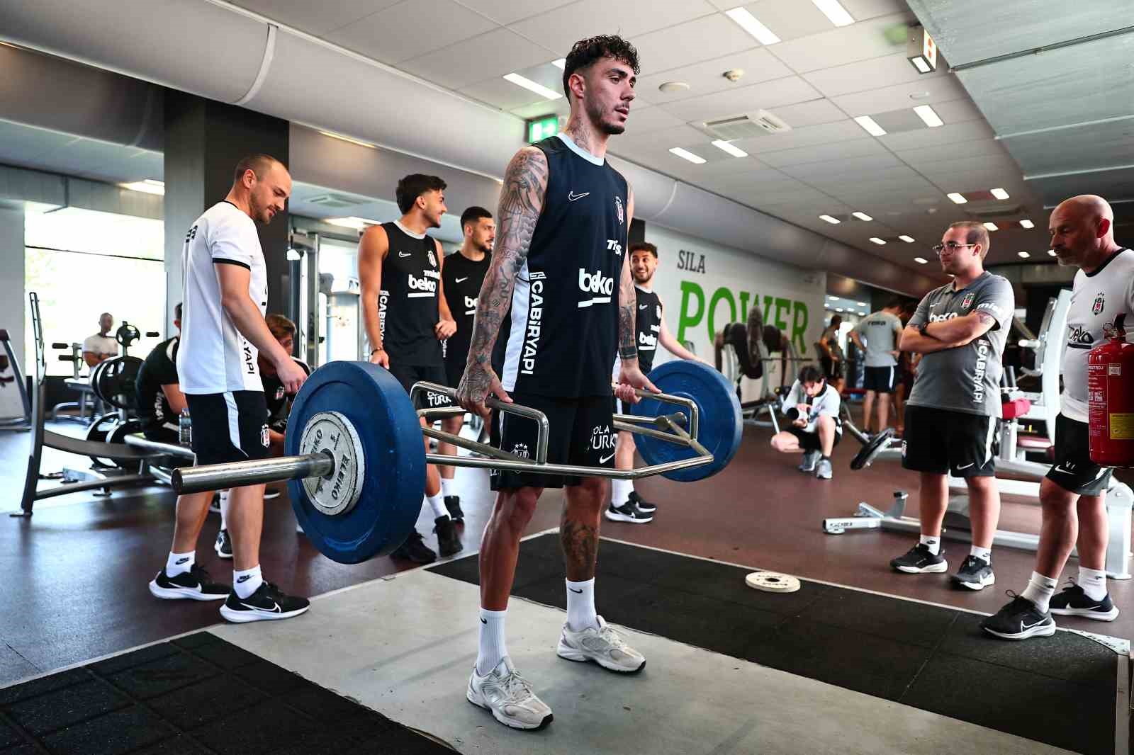 besiktas salonda calisti 1 qldvPs3K