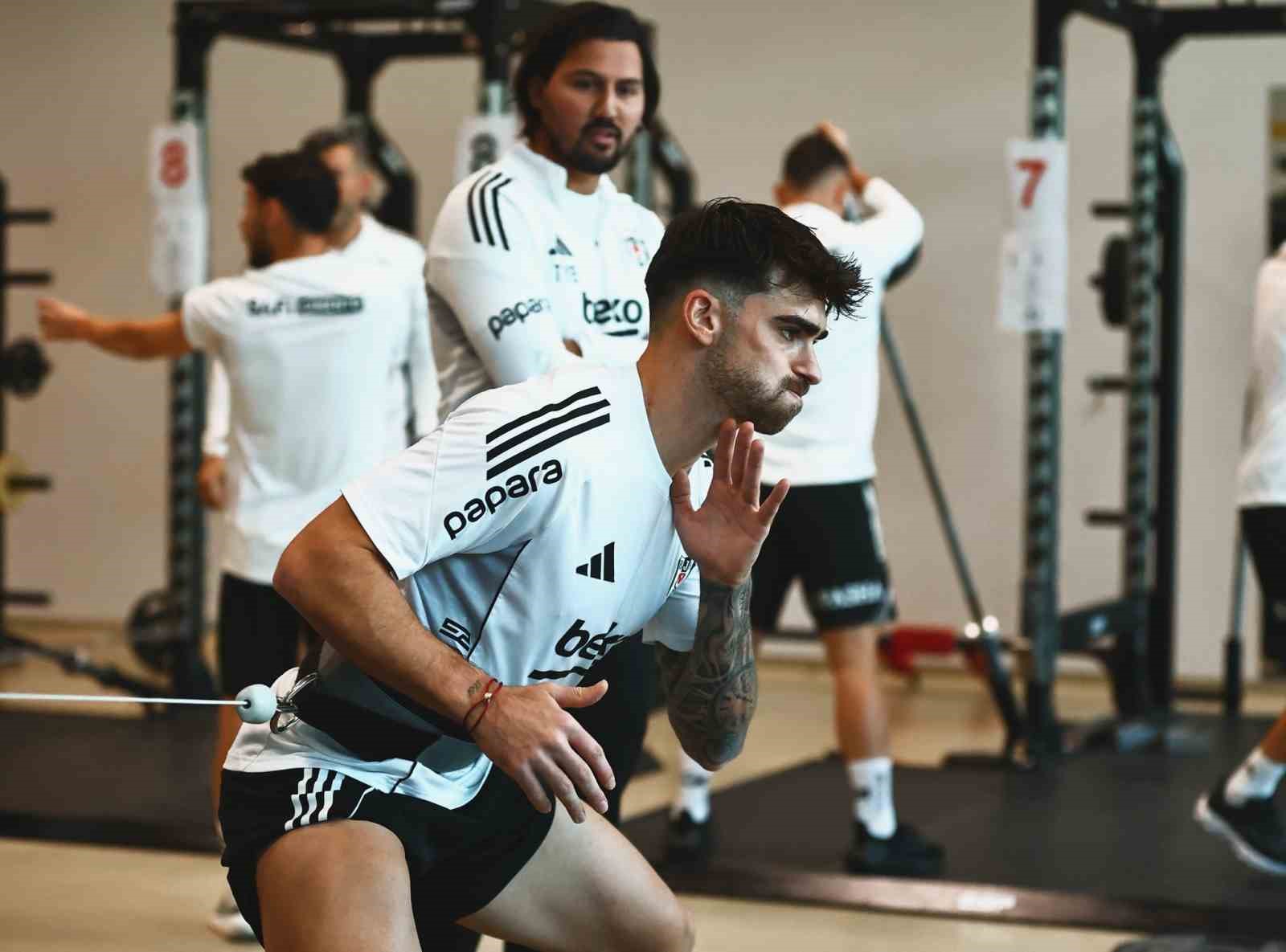 besiktas salonda calisti 3 Fv6g1FGH
