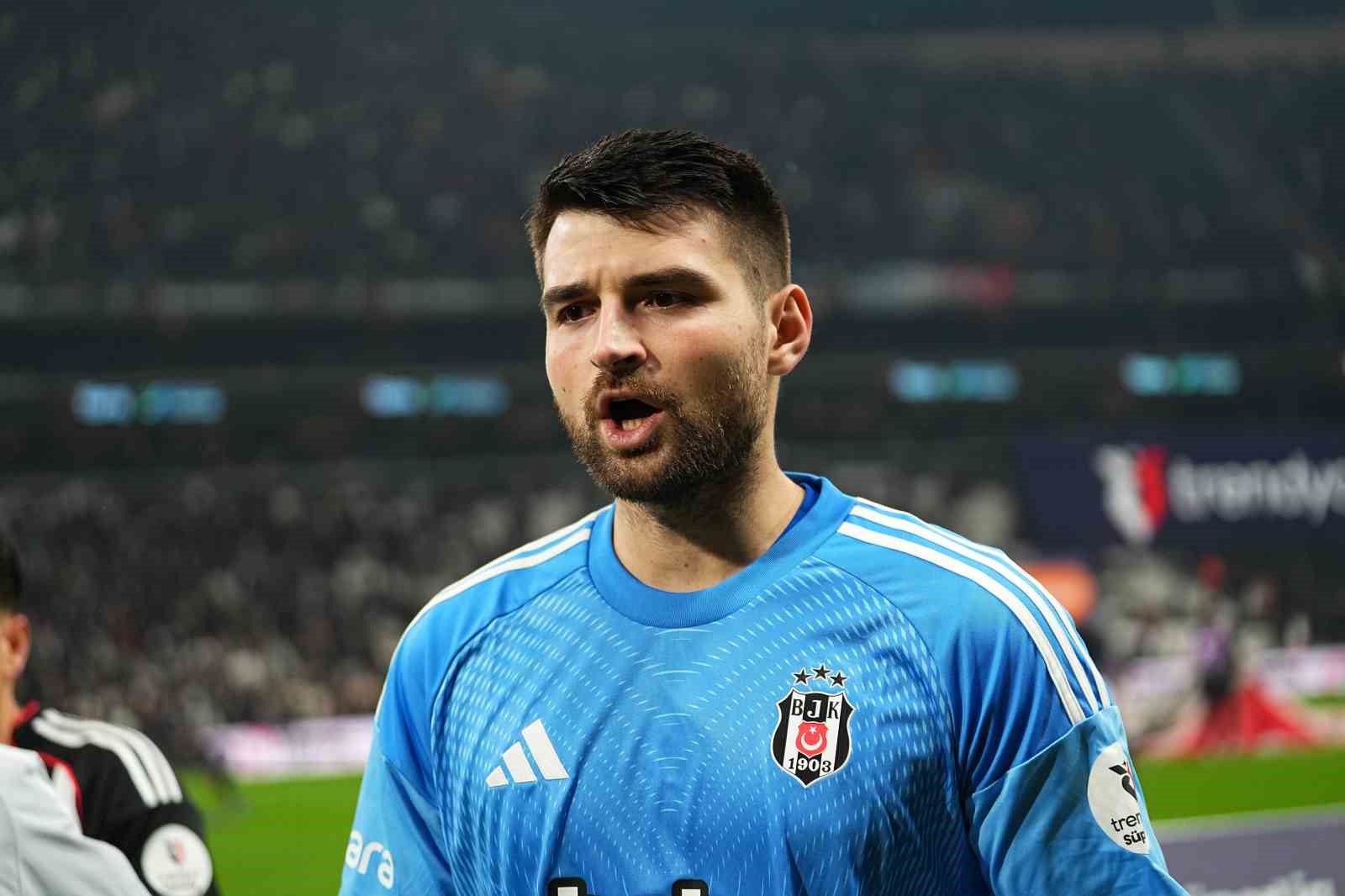 besiktas taraftarindan kaleci ersine once tepki sonra destek 1 XMNQ3Tf8