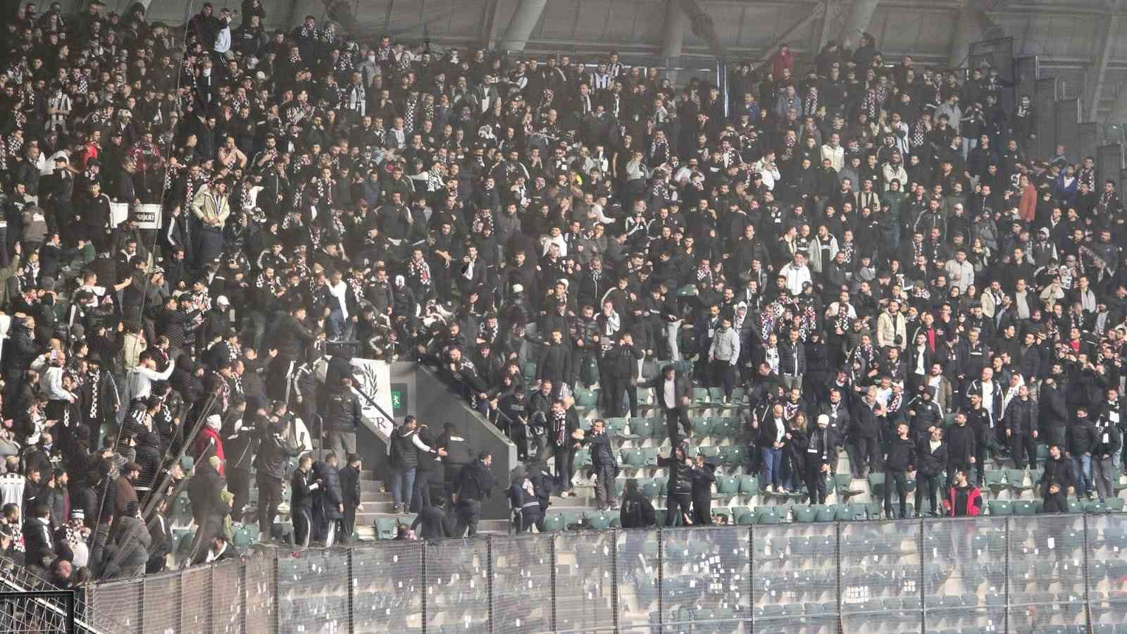 besiktas tribunu karisti 15 taraftara adli islem yapildi 0 Gfh26faQ