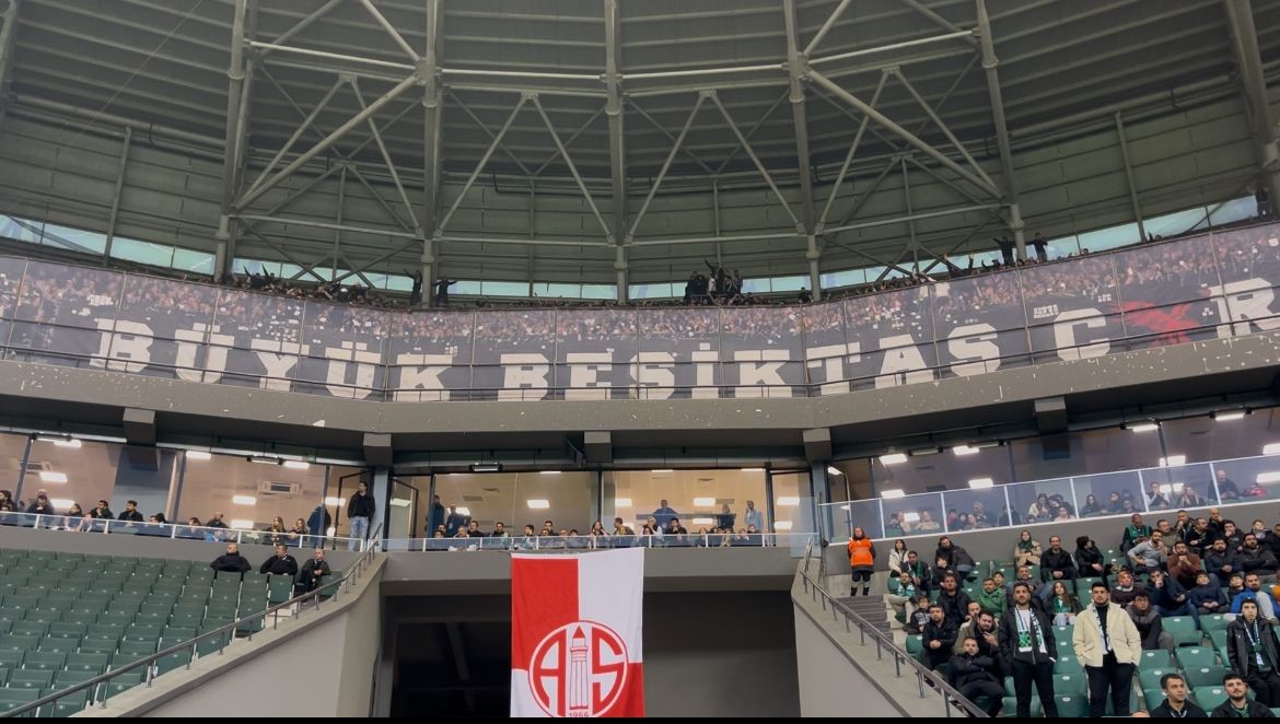 besiktas tribunu karisti 15 taraftara adli islem yapildi 2 ZrMqWfca