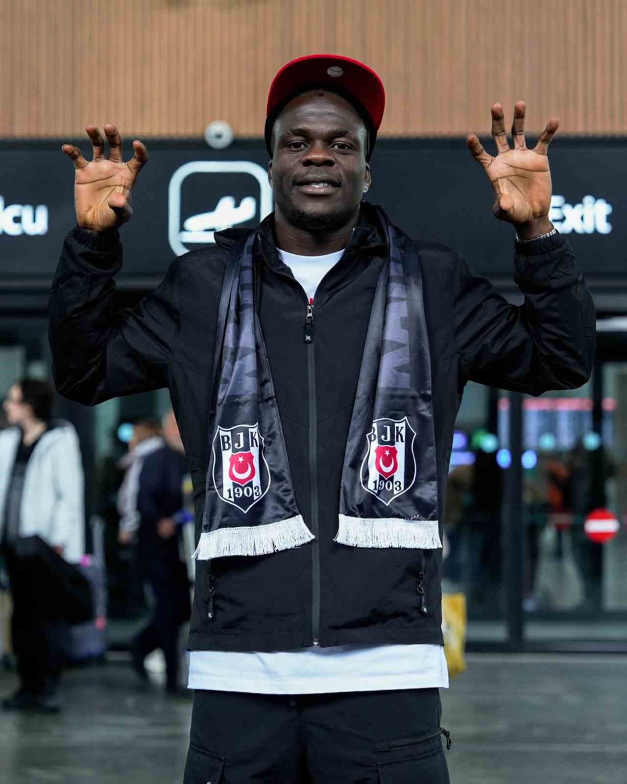 besiktasin anlasmaya vardigi junior olaitan istanbula geldi 1 HDAtCSVK