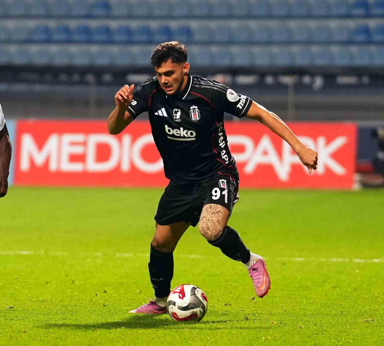besiktasli futbolcunun ehliyetine el kondu 0 7ve8WSBh