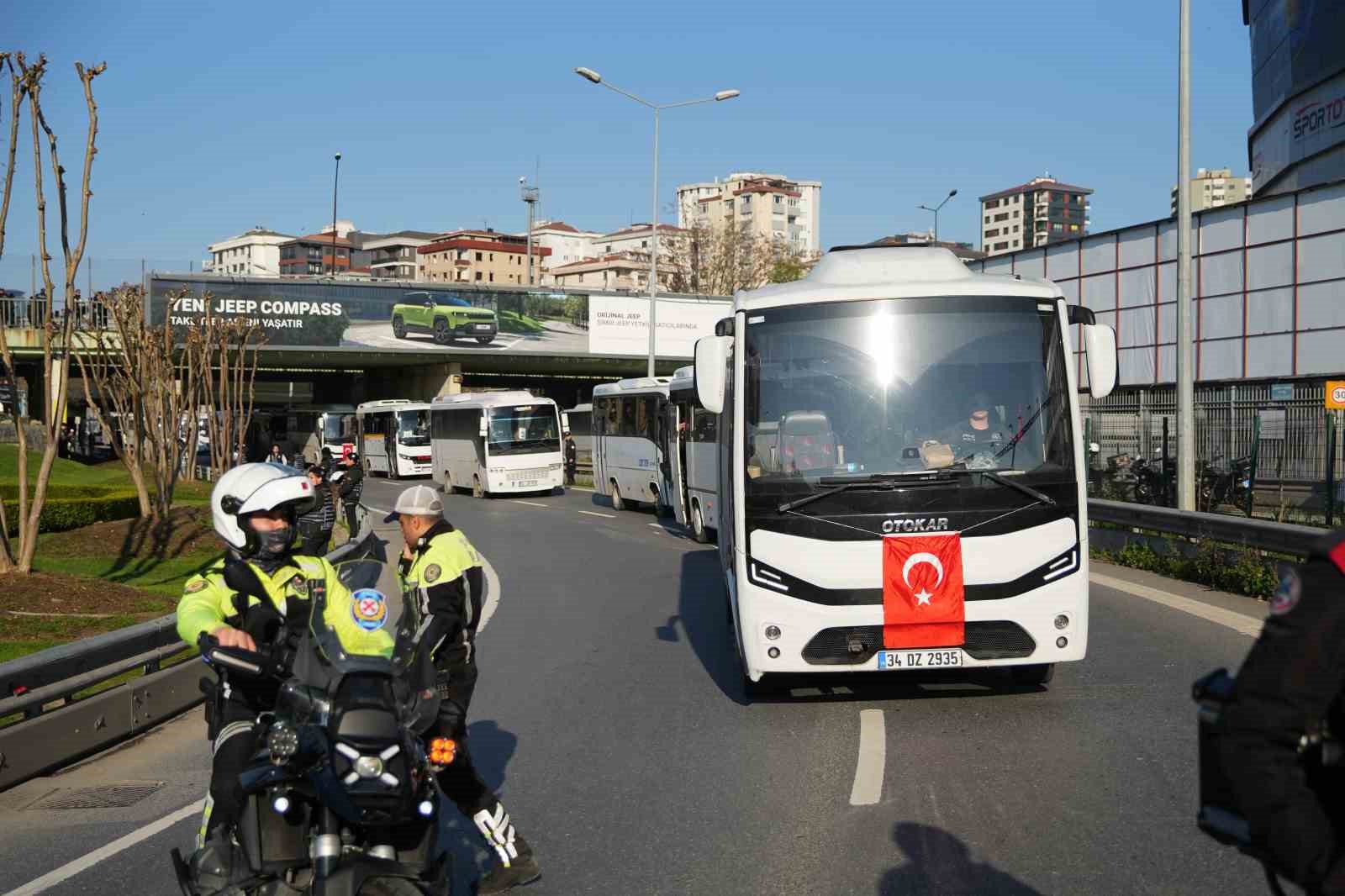 besiktasli taraftarlar derbi icin kadikoyde 3 tNZ5w3JE