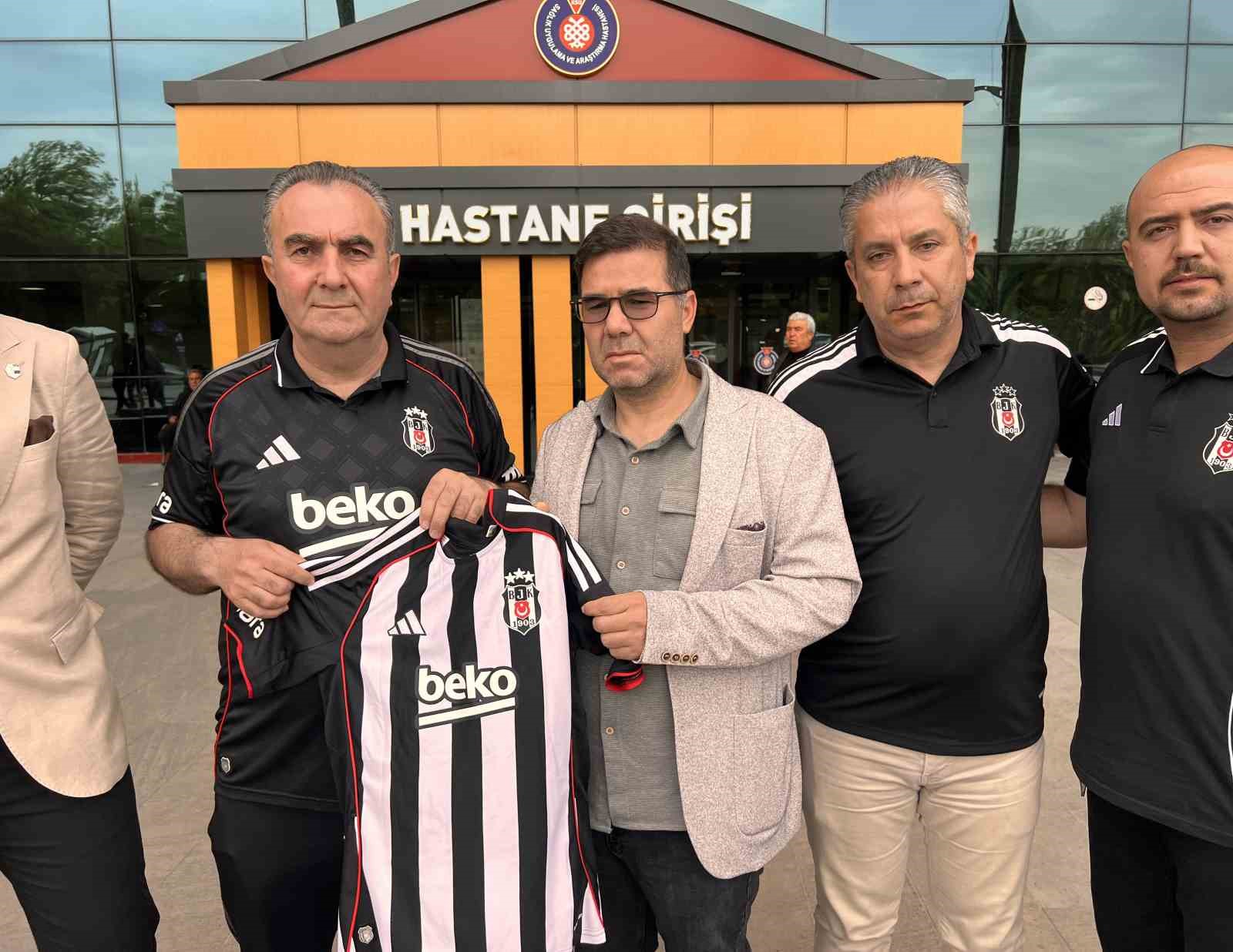 besiktaslilardan saldirida yaralanan ogrenci mustafa aslana anlamli ziyaret 3 ulpceSkK