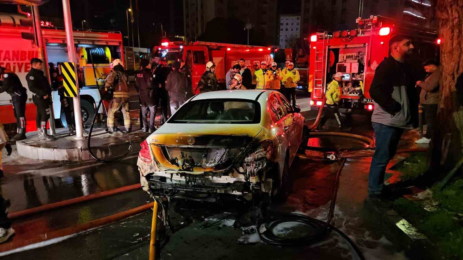 besiktasta arac kiralama sirketinde cikan yanginda yaklasik 100 milyon degerinde 15 arac alevlere teslim VGjqzJzs