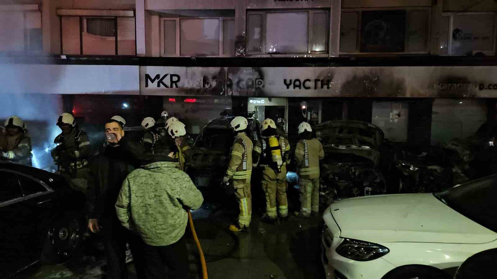 besiktasta arac kiralama sirketinde cikan yanginda yaklasik 100 milyon degerinde 15 arac alevlere teslim hKQemm2i