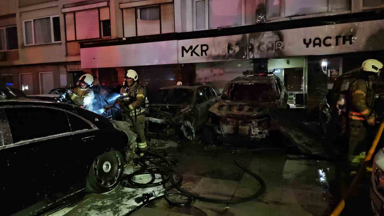 besiktasta arac kiralama sirketinde cikan yanginda yaklasik 100 milyon degerinde 15 arac alevlere teslim nAE6qy9k