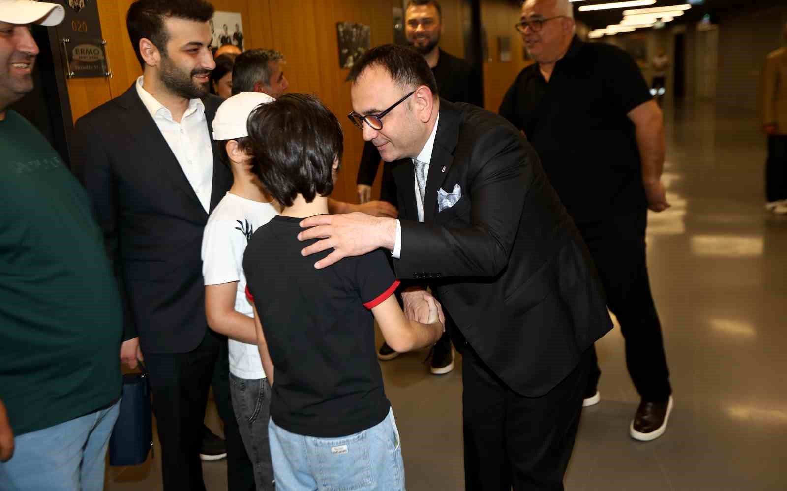 Beşiktaş’ta bayramlaşma töreni yapıldı 6 besiktasta bayramlasma toreni yapildi 2 2jTWiZ1P