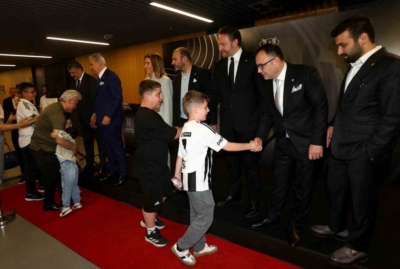 Beşiktaş’ta bayramlaşma töreni yapıldı 12 besiktasta bayramlasma toreni yapildi 8