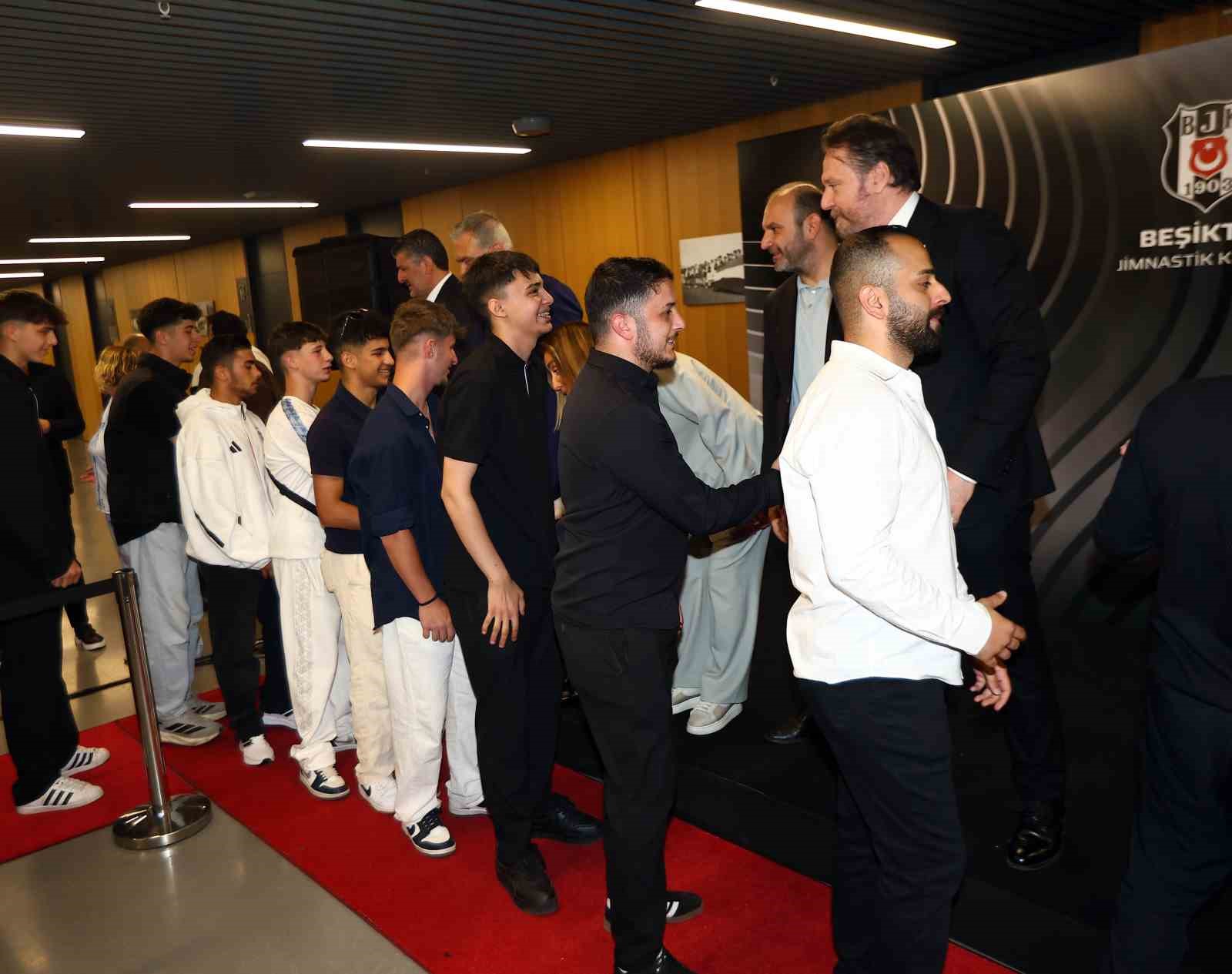 Beşiktaş’ta bayramlaşma töreni yapıldı 13 besiktasta bayramlasma toreni yapildi 9 TpSFcQ5q