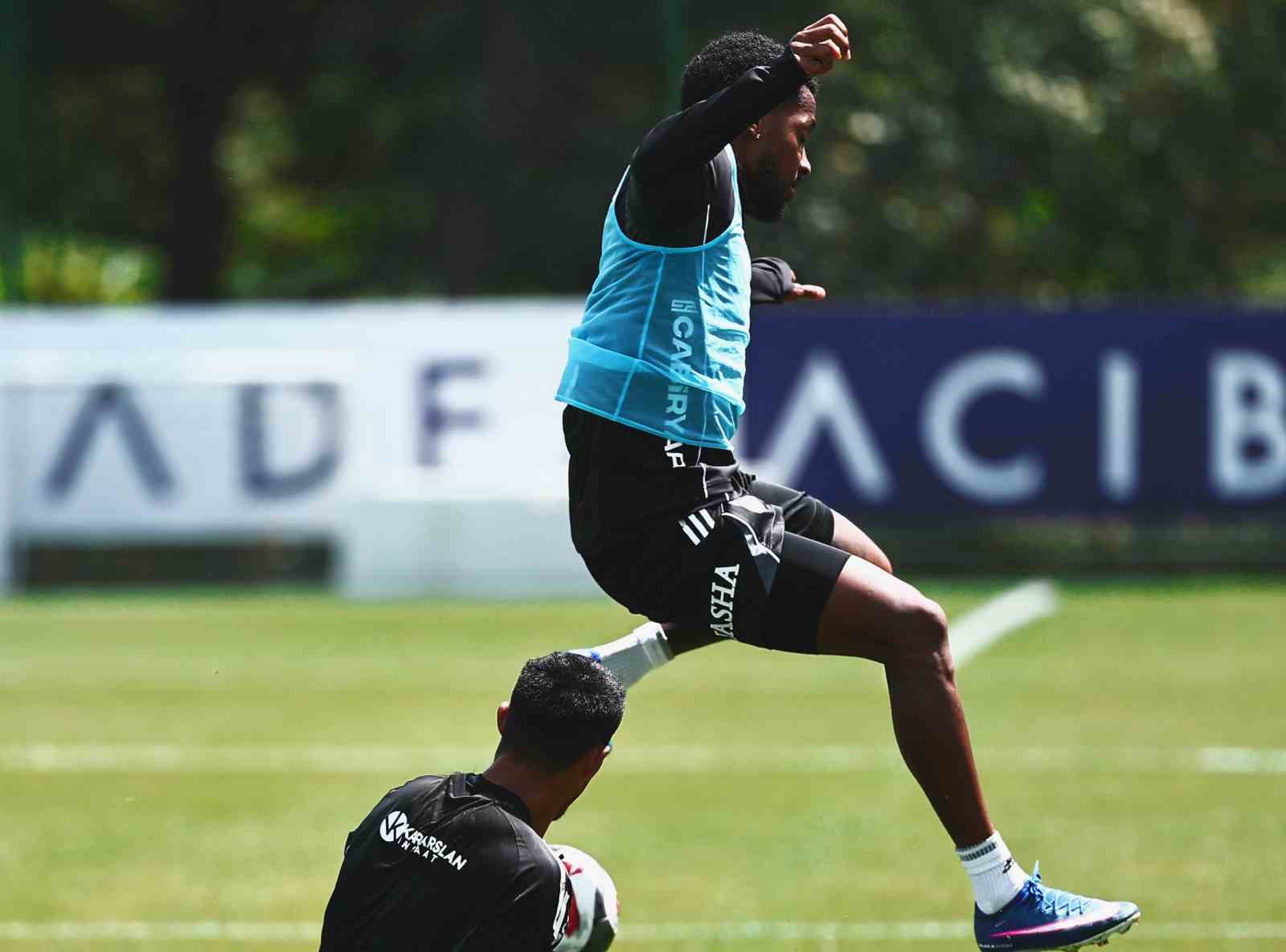 Beşiktaş’ta Çaykur Rizespor maçı hazırlıkları başladı 6 besiktasta caykur rizespor maci hazirliklari basladi 2 hKMmuiR9