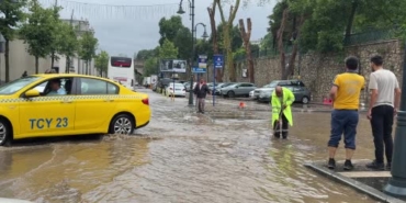 besiktasta-ciragan-caddesi-gole-dondu-suruculer-zor-anlar-yasadi-4VYVZjaZ.jpg