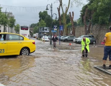 besiktasta-ciragan-caddesi-gole-dondu-suruculer-zor-anlar-yasadi-4VYVZjaZ.jpg