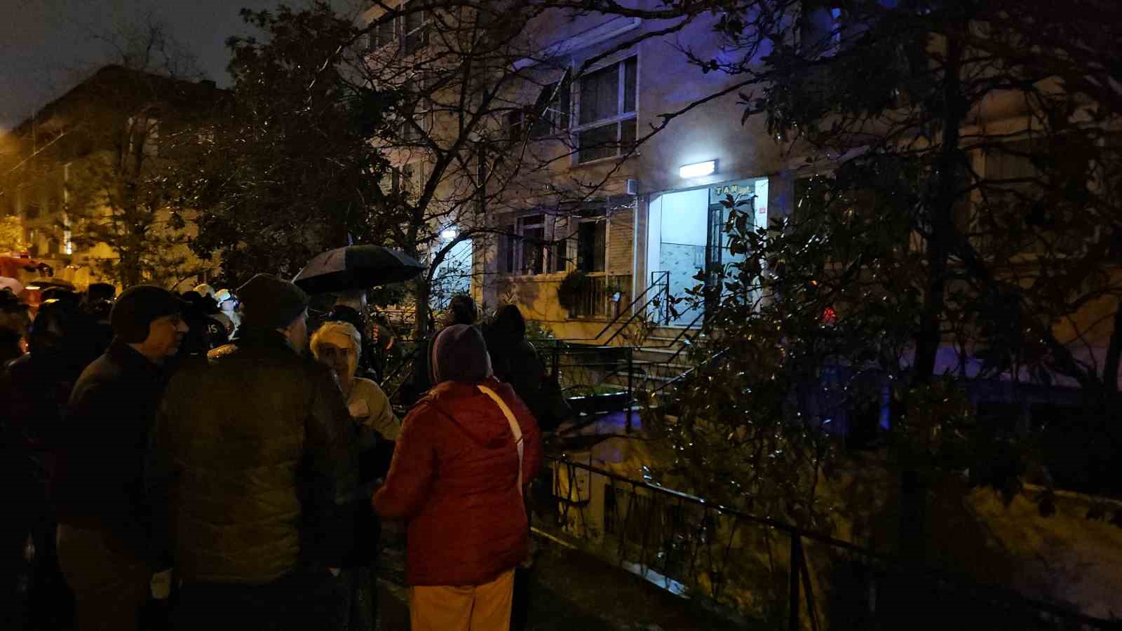 besiktasta dairede yangin panigi 2 kisi dumandan etkilendi 2 fqS3cJZF