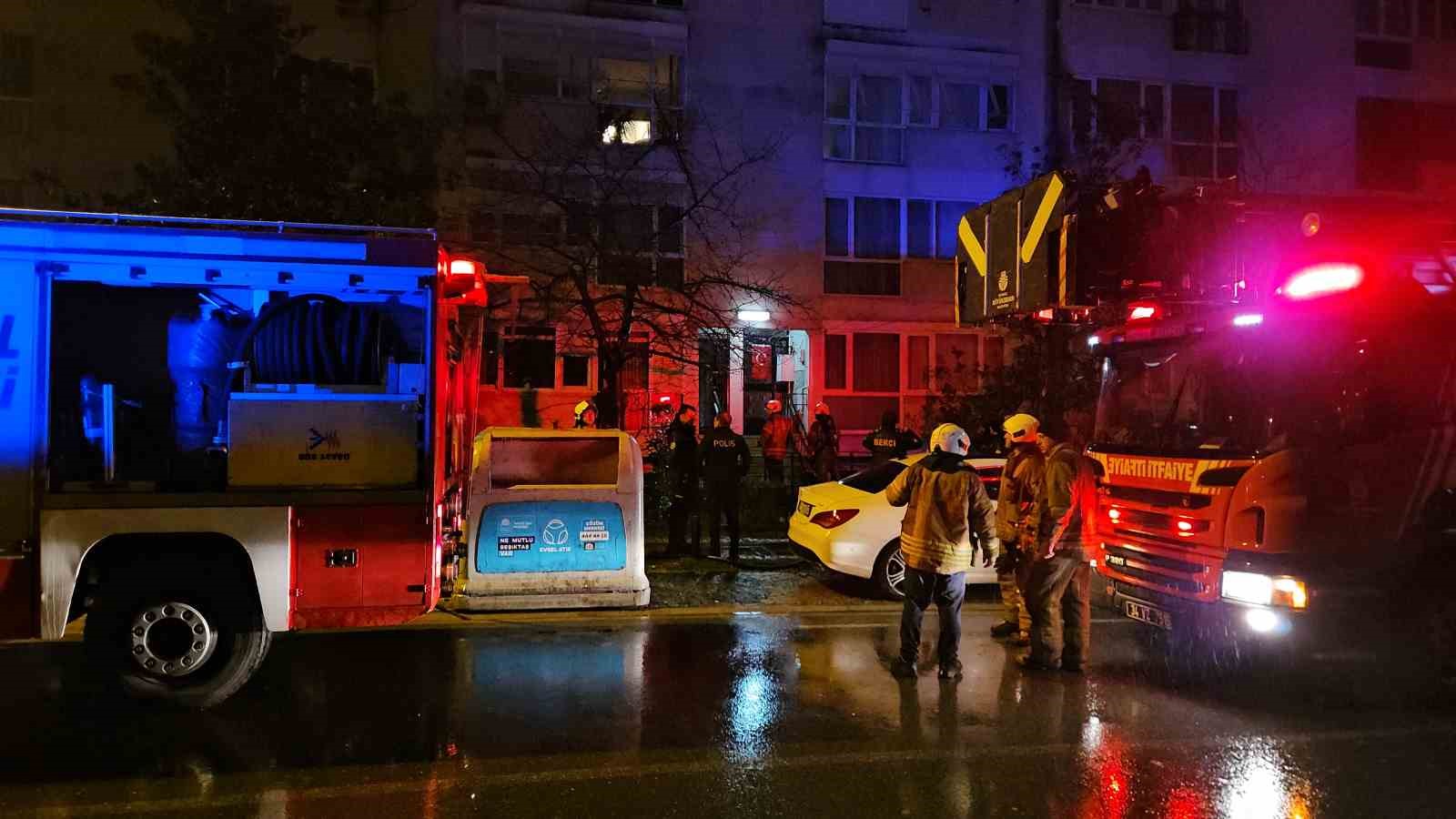 besiktasta dairede yangin panigi 2 kisi dumandan etkilendi 3 3ZSgjiMy