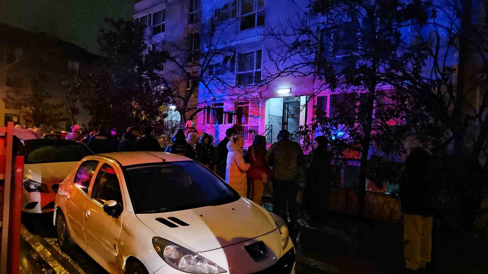 besiktasta dairede yangin panigi 2 kisi dumandan etkilendi 4 NjrXUHk9