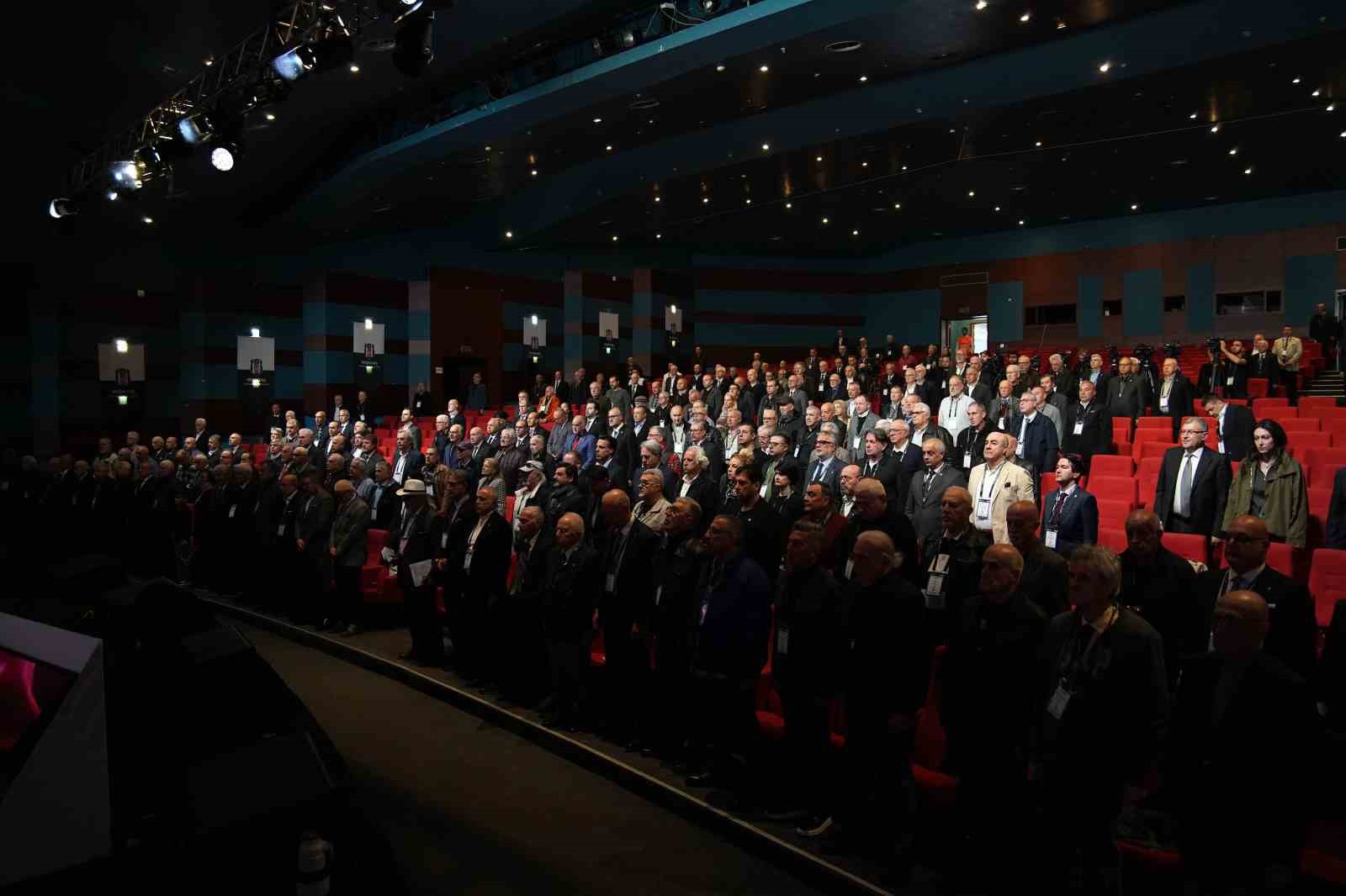 besiktasta divan kurulu toplantisi basladi 4 7jSpIFIR
