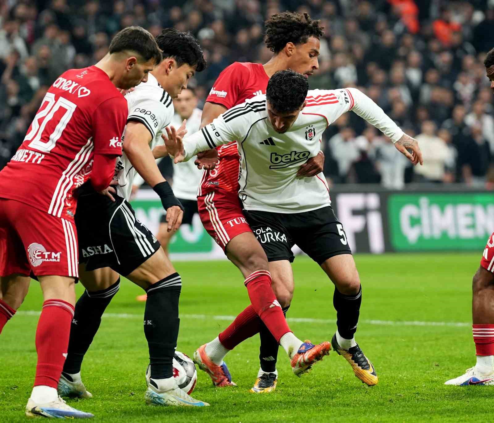 besiktasta emirhan topcu cezali duruma dustu 0