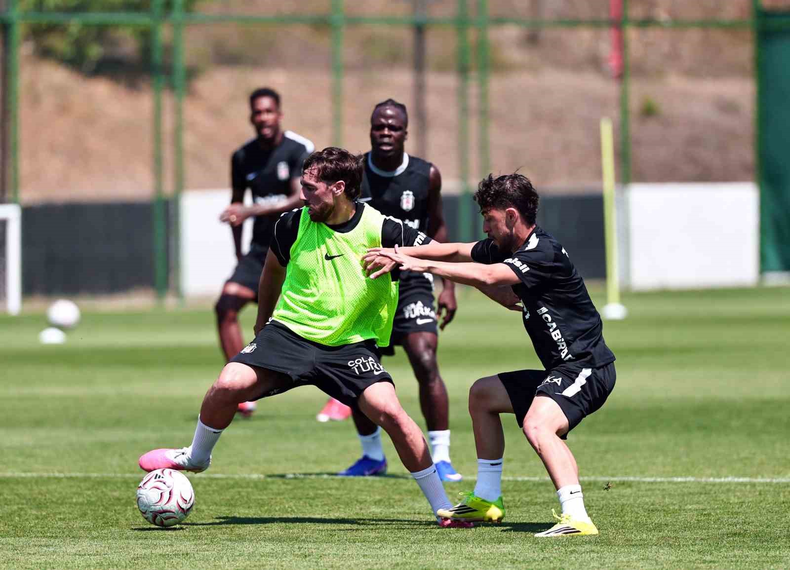 Beşiktaş’ta FC Midtjylland maçı hazırlıkları devam etti 5 besiktasta fc midtjylland maci hazirliklari devam etti 1 hifqGi5p