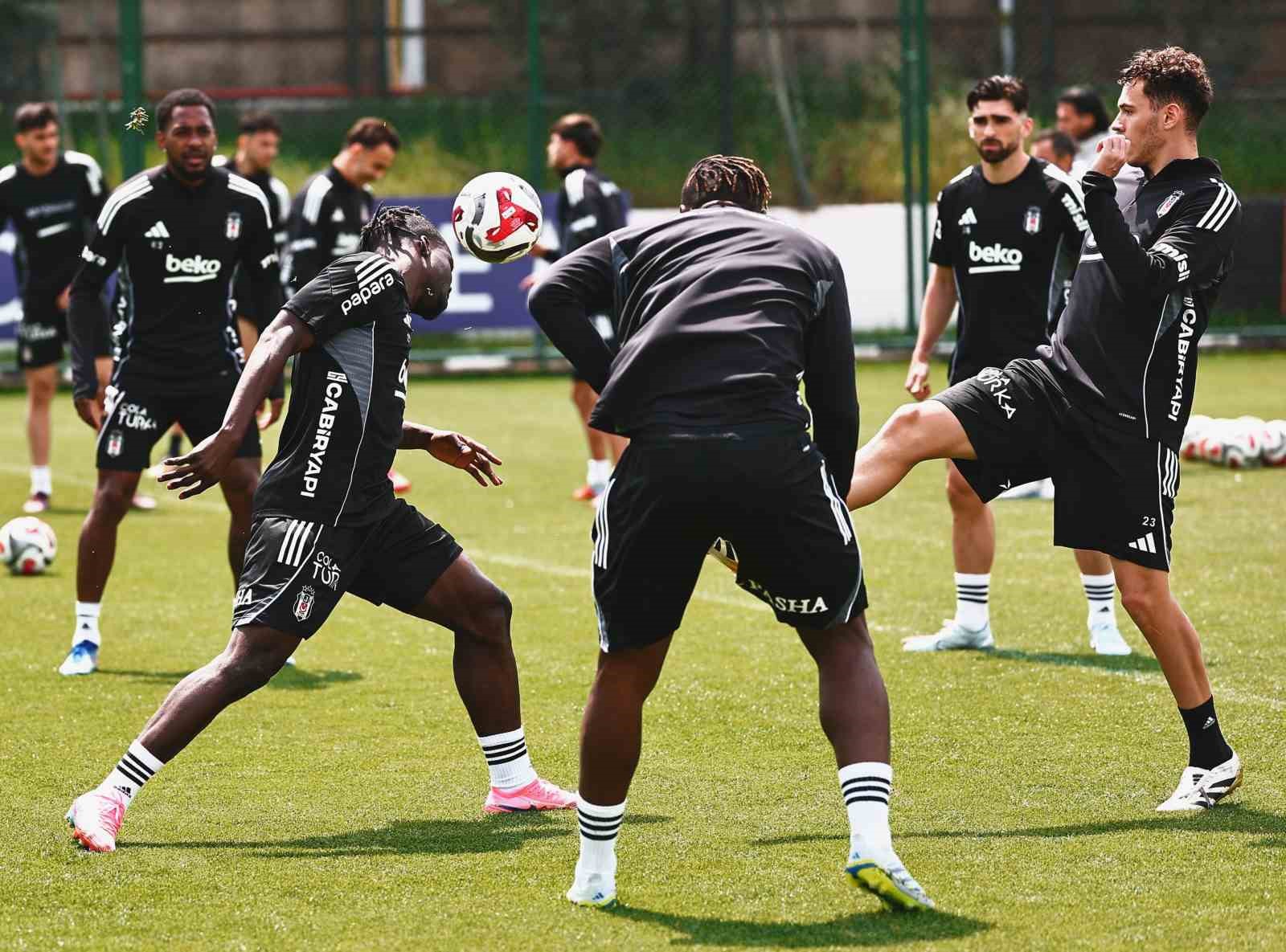 Beşiktaş’ta, Gaziantep Futbol Kulübü maçı hazırlıkları tamamlandı 4 besiktasta gaziantep futbol kulubu maci hazirliklari tamamlandi 0 8RERrPla