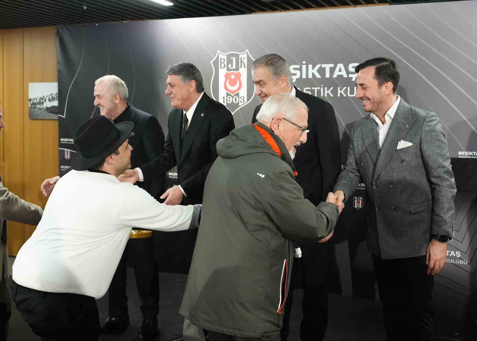 besiktasta geleneksel bayramlasma toreni yapildi 6 tSpVN7fa