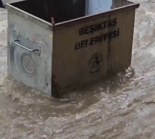 besiktasta-gole-donen-yolda-cop-konteyneri-boyle-suruklendi-AyiCEPQ2.jpg