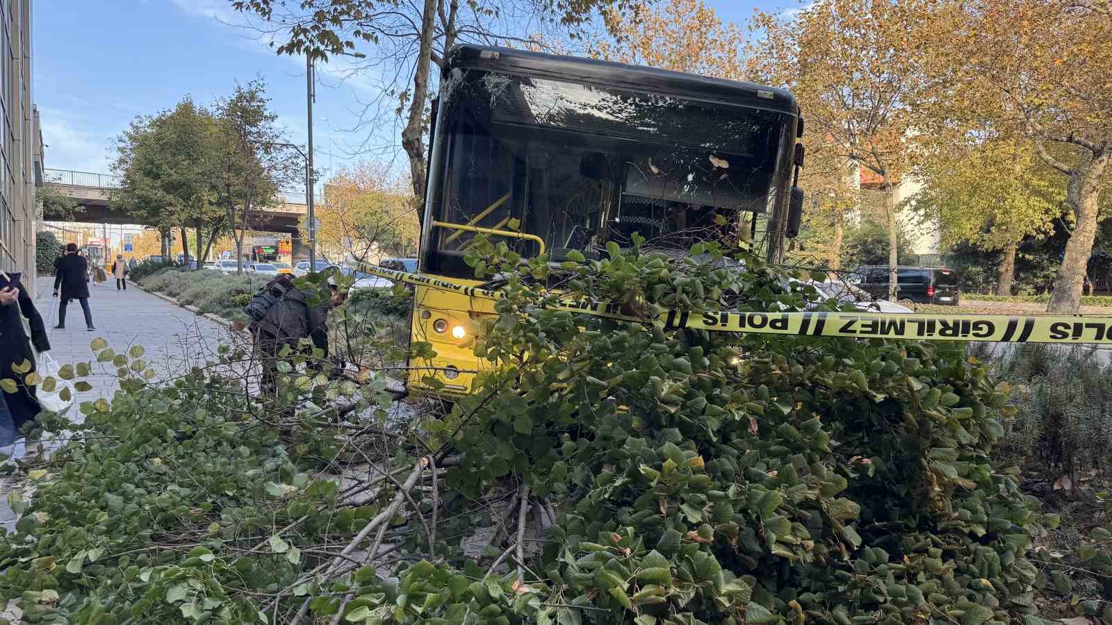 besiktasta iett soforu seyir halindeyken kalp krizi gecirdi 0 aOn2TbXm
