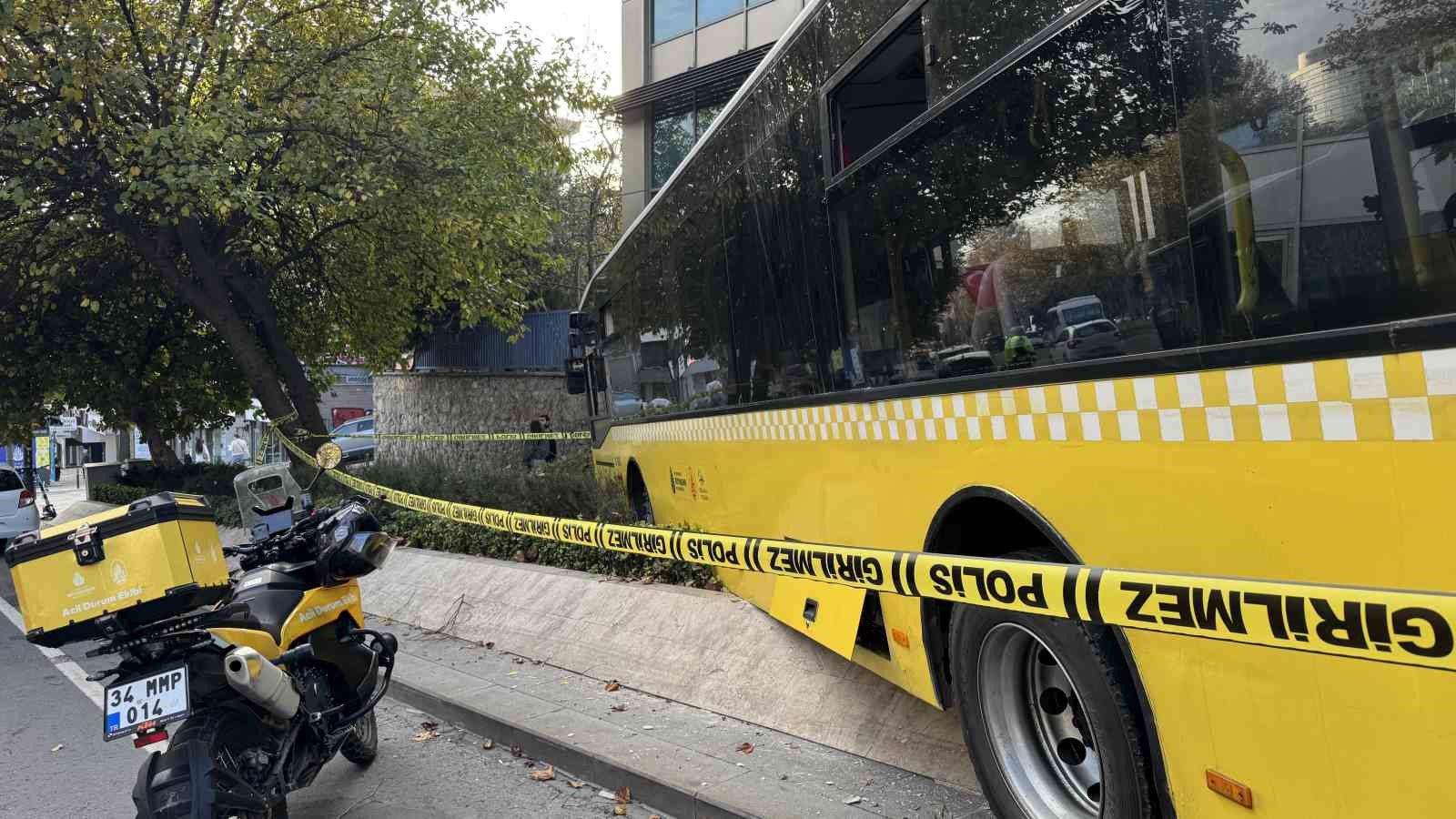 besiktasta iett soforu seyir halindeyken kalp krizi gecirdi 3 OIgZk8D2