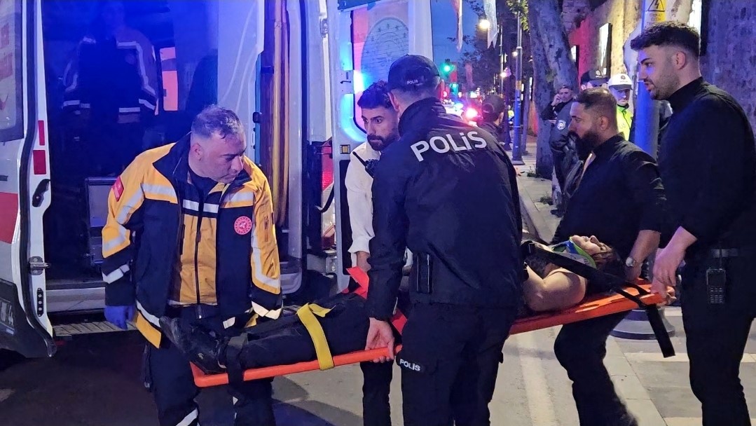 besiktasta iki otomobil kafa kafaya carpisti 9 yarali 0 nfCav3na