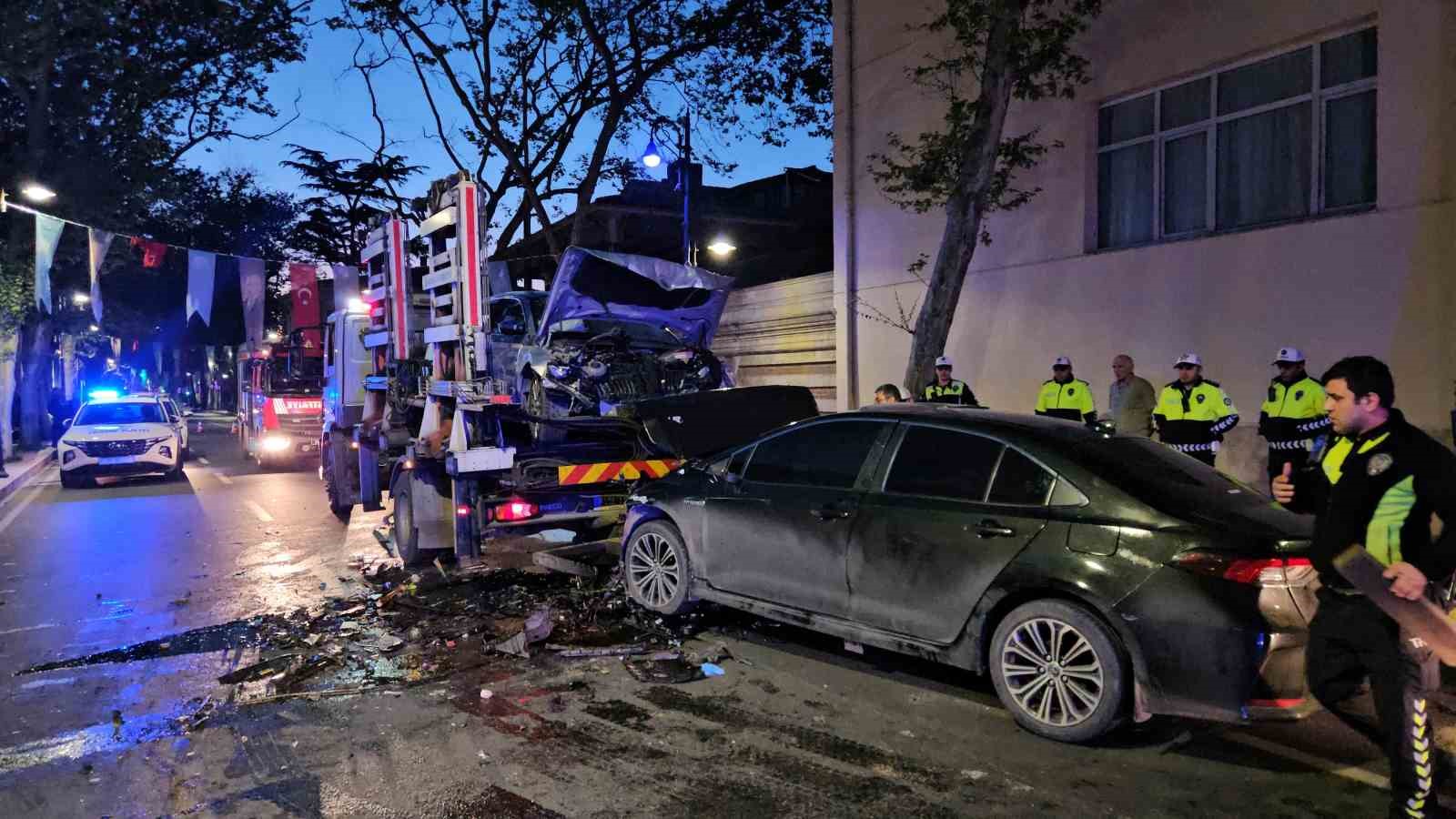 besiktasta iki otomobil kafa kafaya carpisti 9 yarali 6 9X3g9Q8d