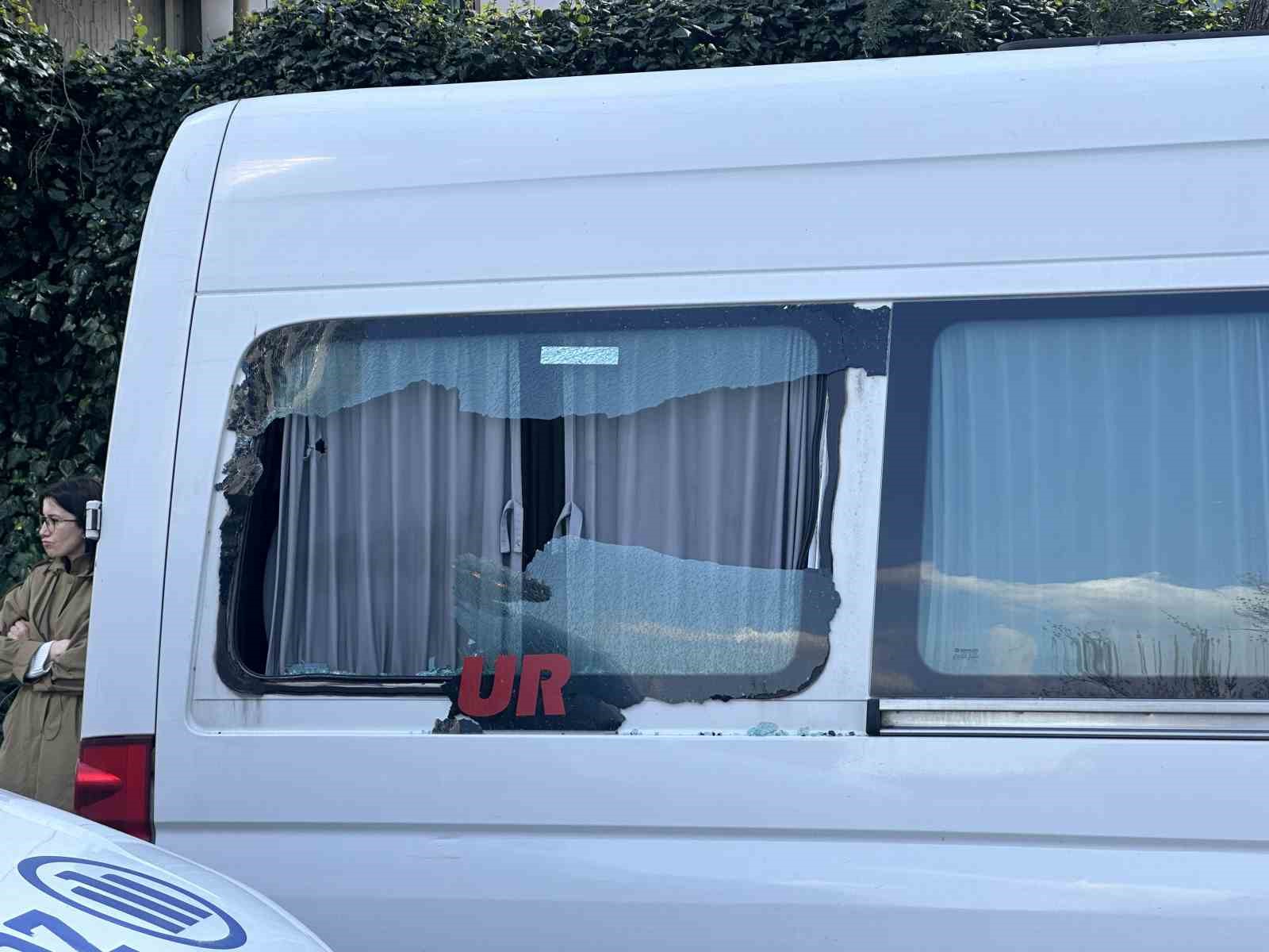 besiktasta kursun yagmurunda kalan servis araclari goruntulendi 1 ghSNEqs8