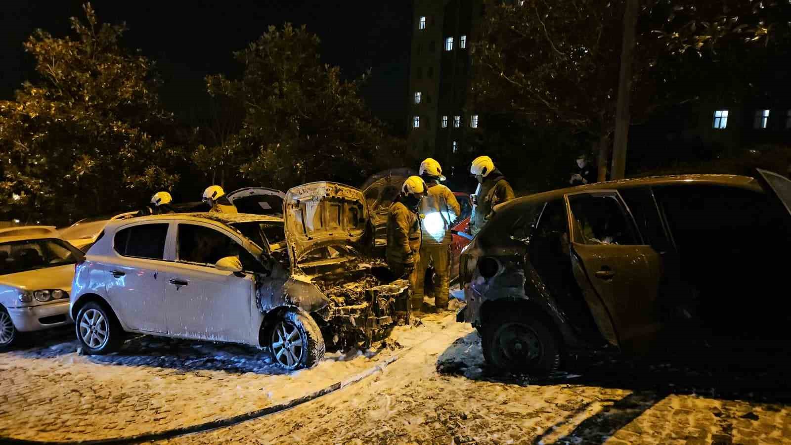 besiktasta park halindeki 4 otomobil alev alev yandi 6 dahpQtzy