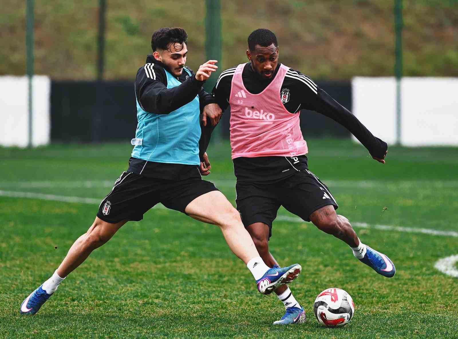 Beşiktaş’ta Rams Başakşehir maçı hazırlıkları başladı 4 besiktasta rams basaksehir maci hazirliklari basladi 0 4kbSDf7Y