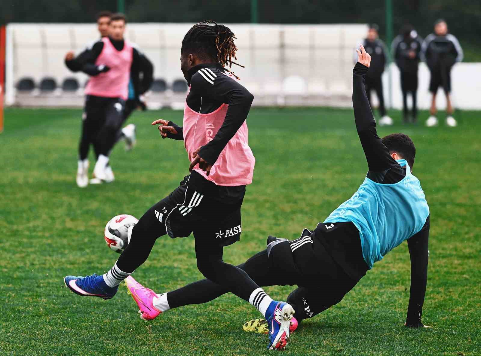 Beşiktaş’ta Rams Başakşehir maçı hazırlıkları başladı 7 besiktasta rams basaksehir maci hazirliklari basladi 3 gbBZ3Dkl