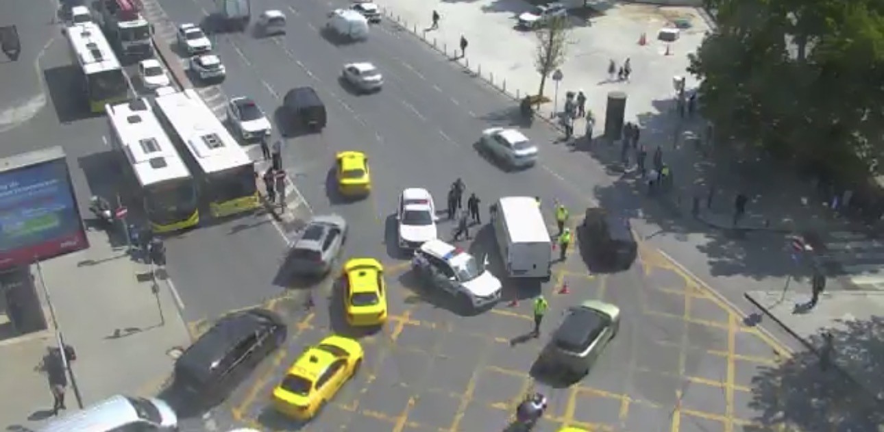 besiktasta ticari aracin carptigi polis agir yaralandi 0 VlyrJG8d