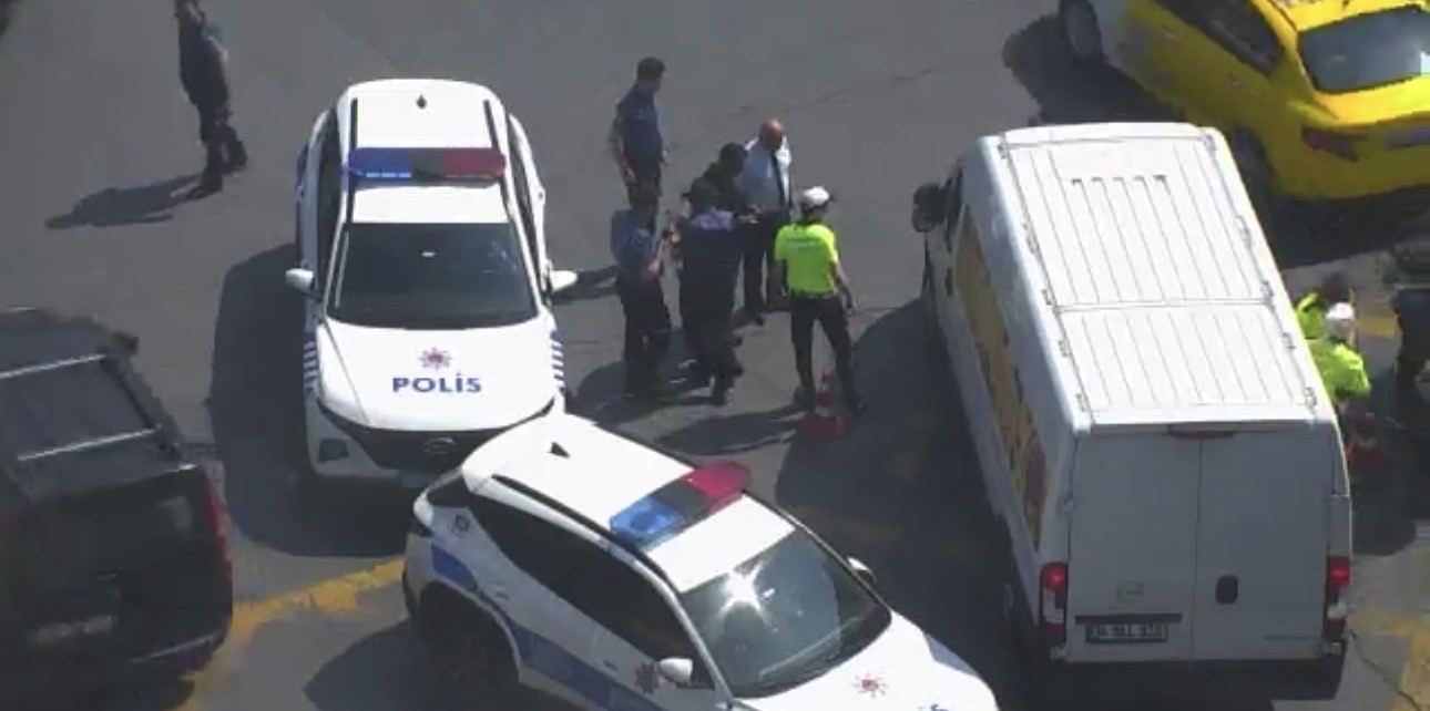 besiktasta ticari aracin carptigi polis agir yaralandi 1 wI48FzOa