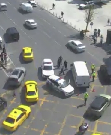 besiktasta-ticari-aracin-carptigi-polis-agir-yaralandi-qGXHjF3u.jpg