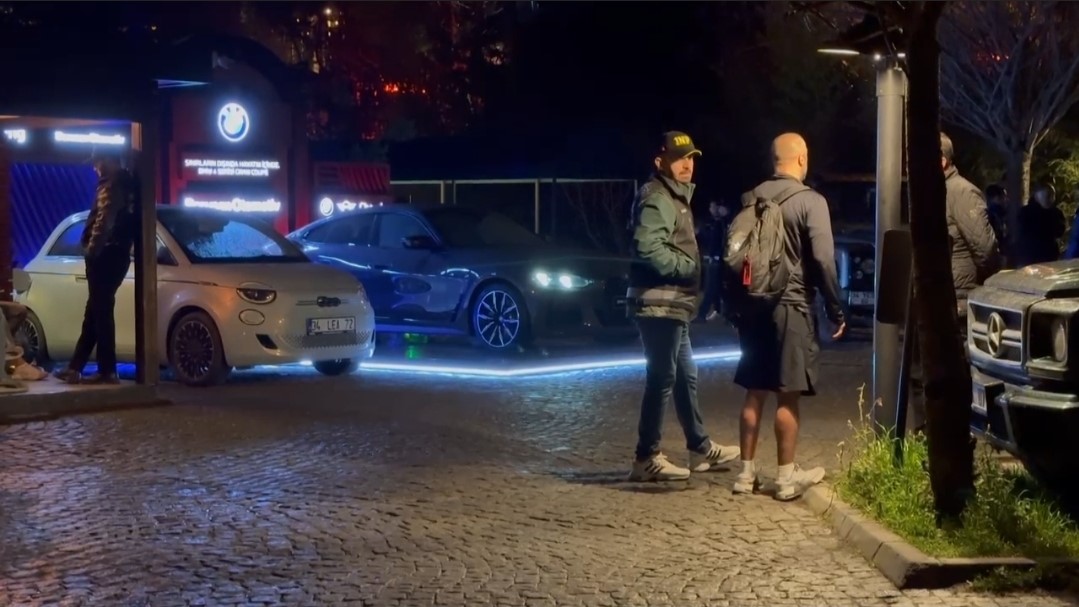 besiktasta unlulerin gittigi spor salonuna polis baskini 0 X57OCZYg