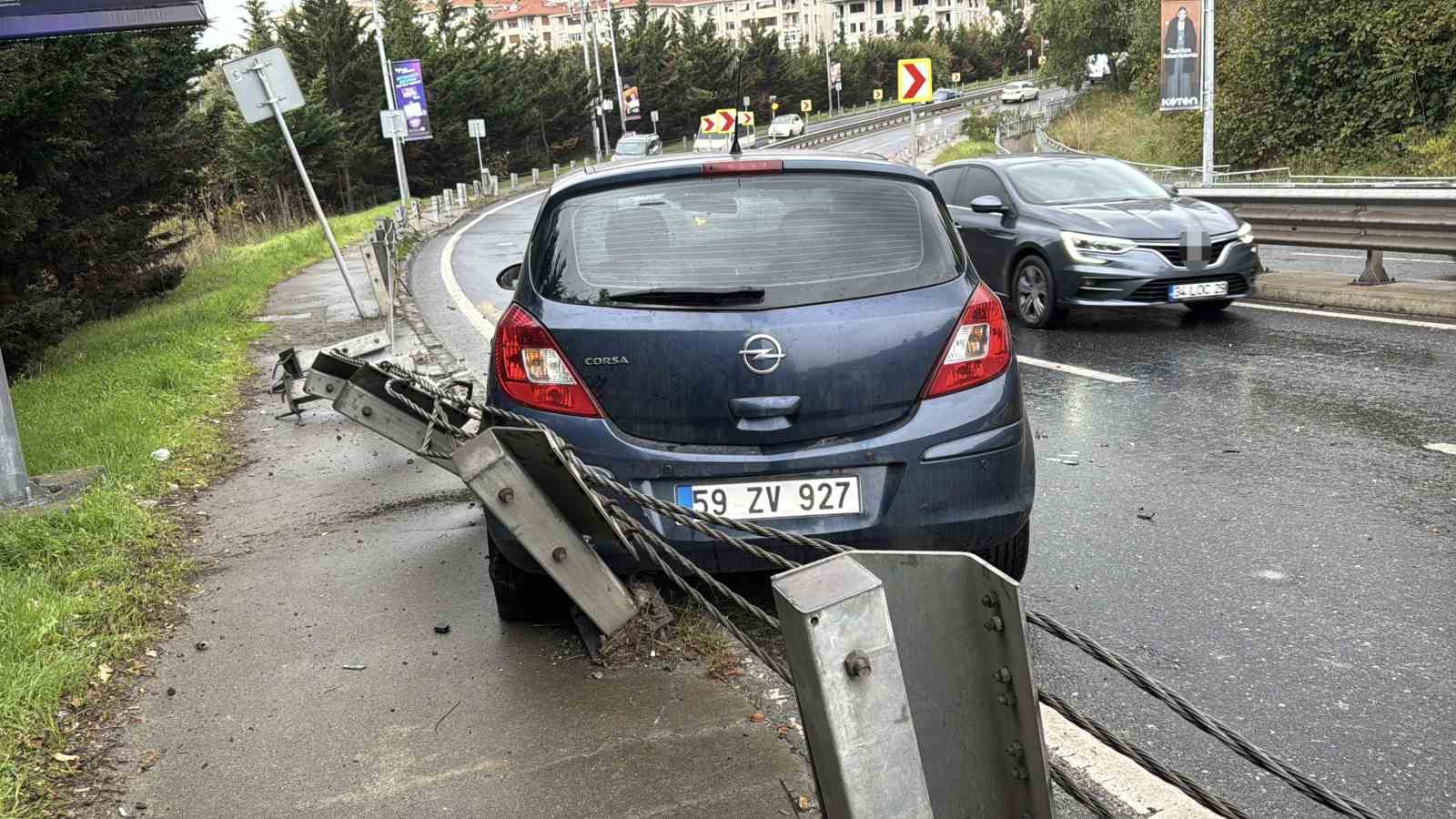 besiktasta yagmurun etkisiyle ayni yolda pes pese iki kaza 0 bChIRwBP